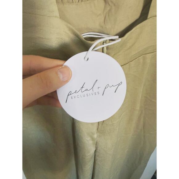 NWT Petal and Pup Orin Short Sleeve Bow Back Jumpsuit Olive Green Size 6 Boho - Picture 10 of 15